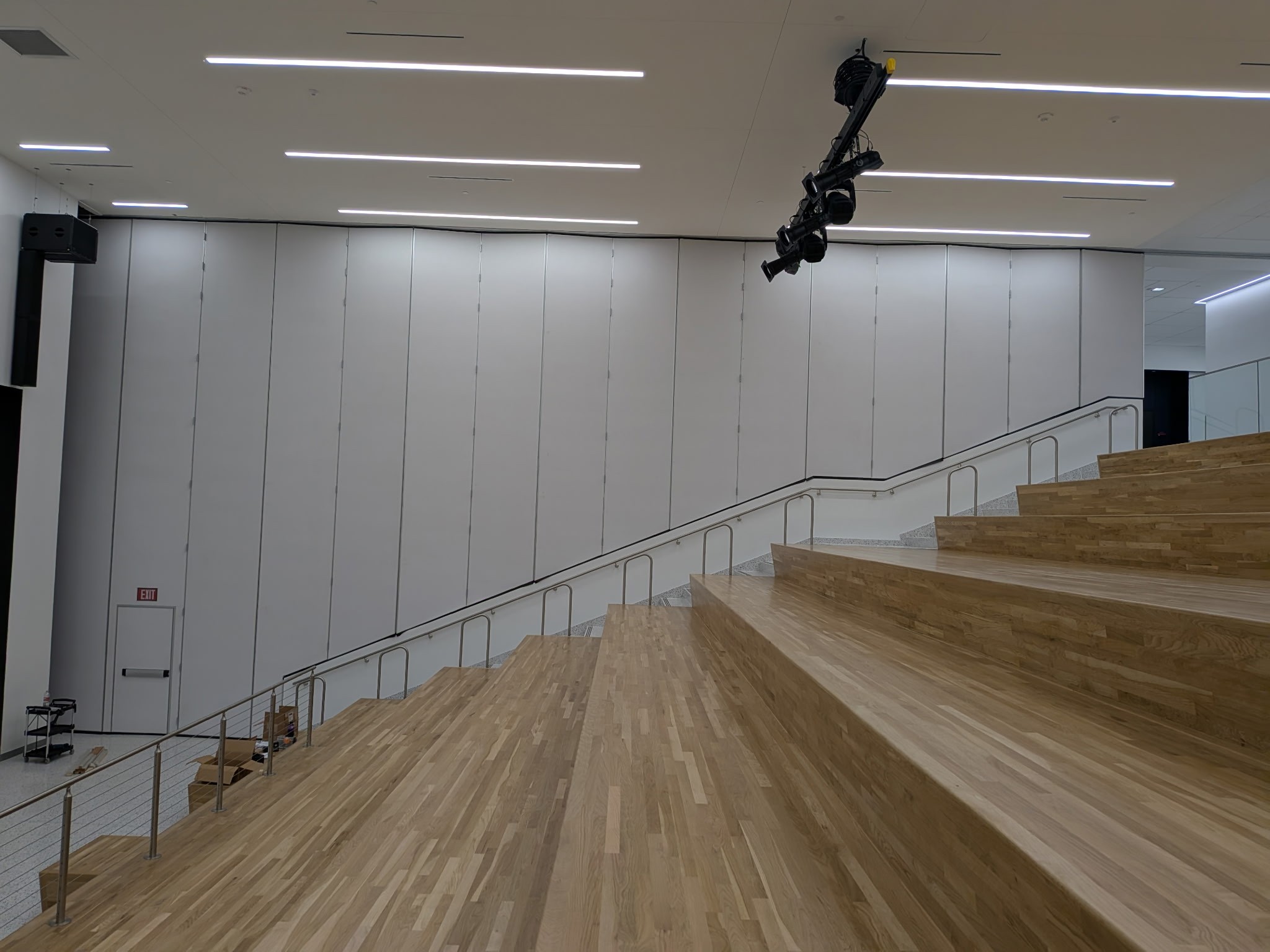 Manual vs. Electric Operable Walls: How to Choose