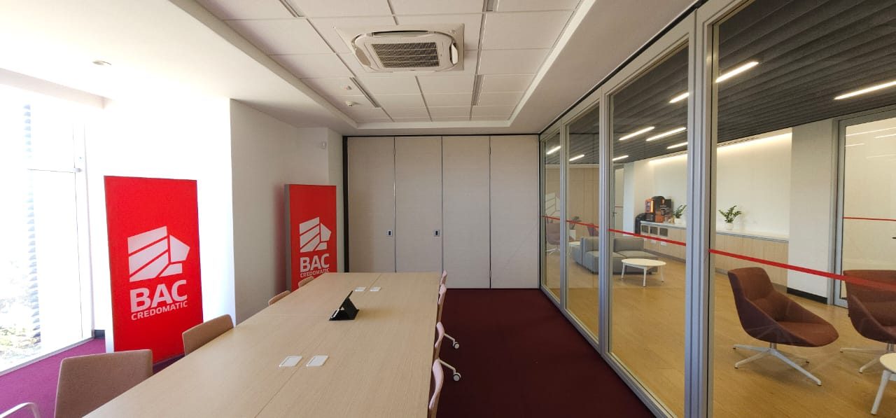 BAC Solarium operable partition installation, Liberia Guanacaste, Costa Rica (photo 3)
