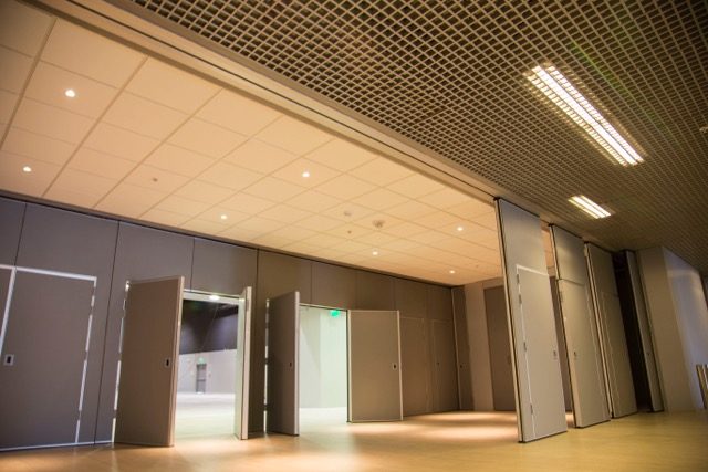 Conventiones Lima operable partition installation, Lima, Peru (photo 2)