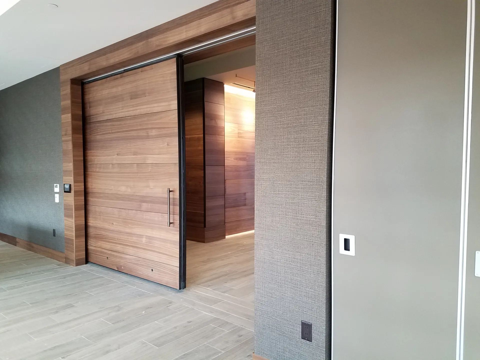 Hyatt Regency Lake Washington operable partition installation, Renton, WA (photo 3)