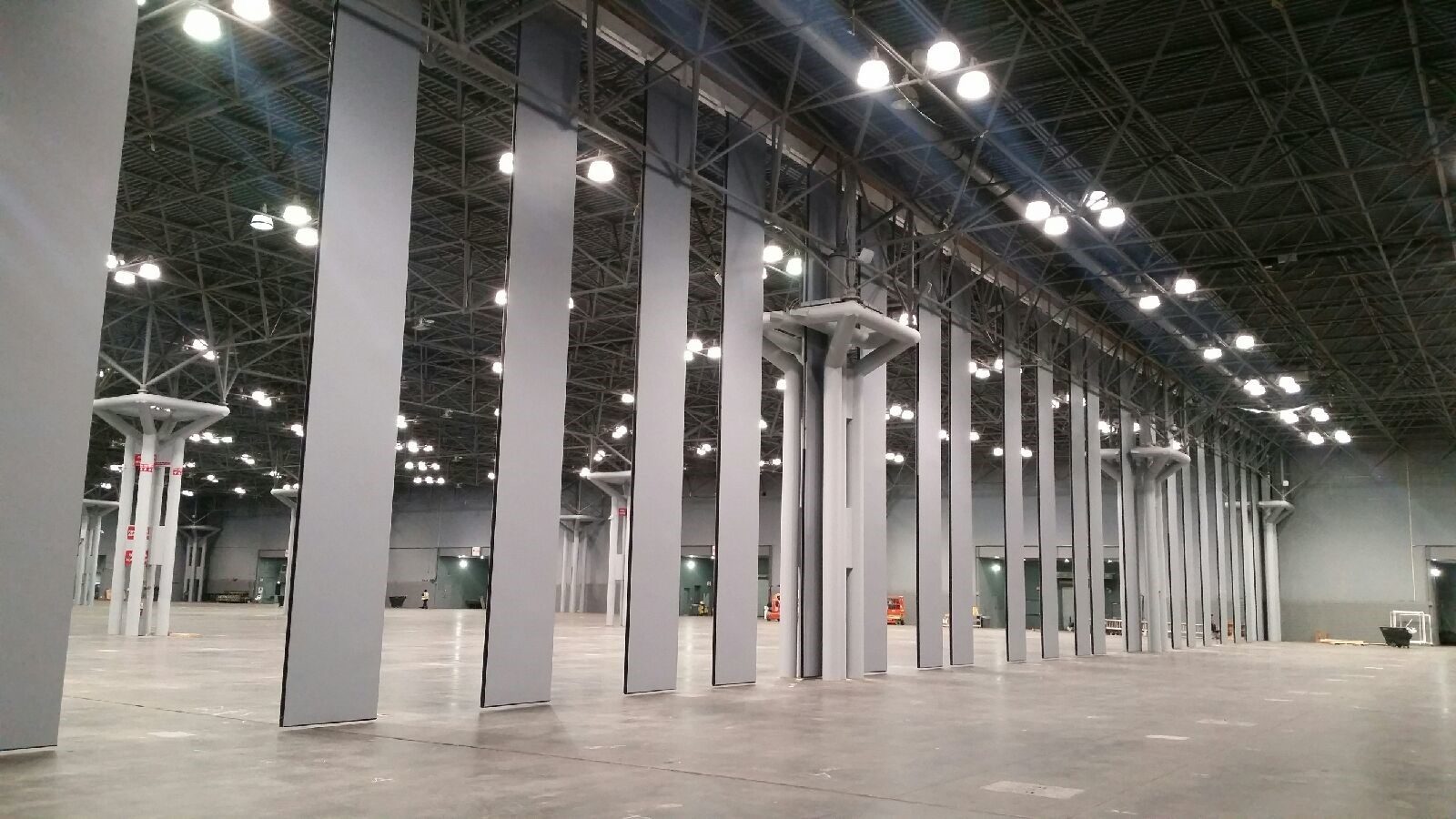 Jacob Javits Convention Center operable partition installation, New York, NY (photo 4)