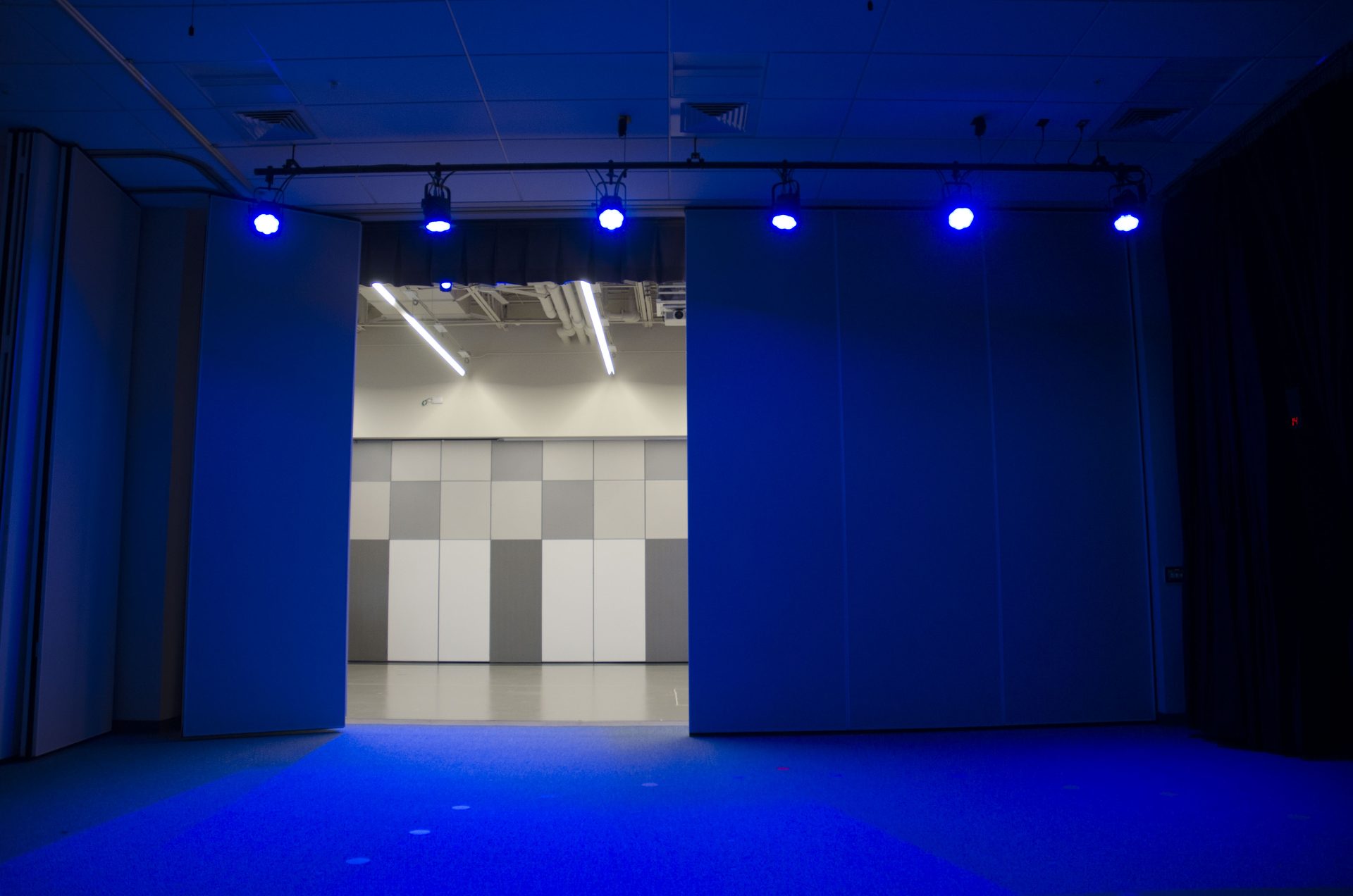 Sartori Elementary School operable partition installation, Renton, WA (photo 3)